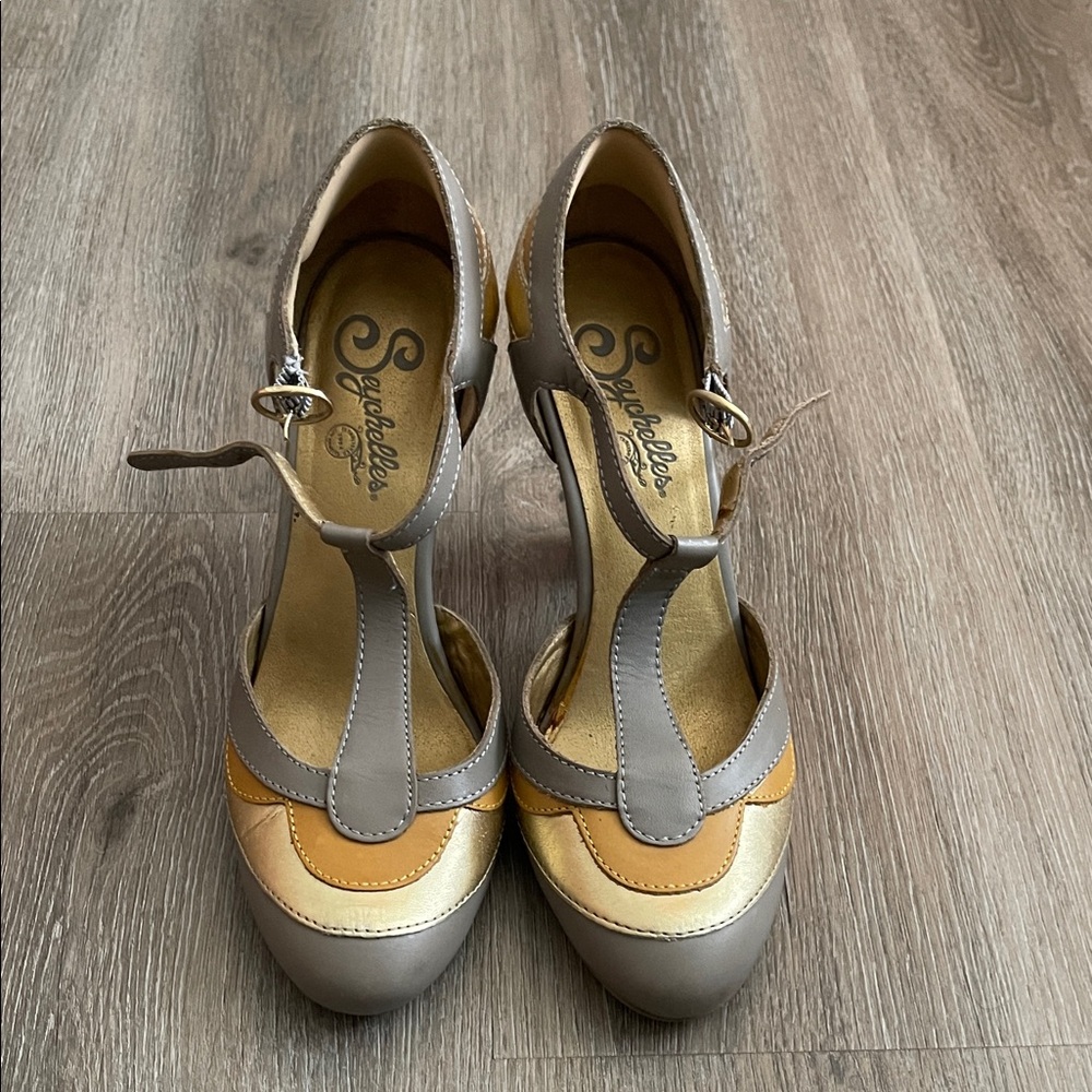 Seychelles Women's Gray and Gold T-Strap Heels